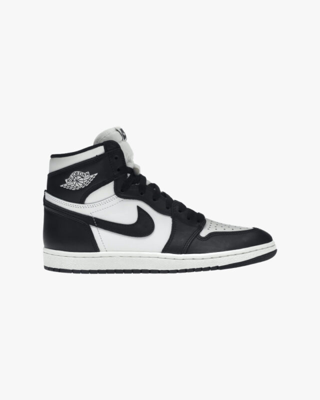 Air Jordan 1 Retro Black Sneakers