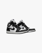 Air Jordan 1 Retro Black Sneakers