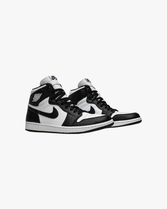 Air Jordan 1 Retro Black Sneakers